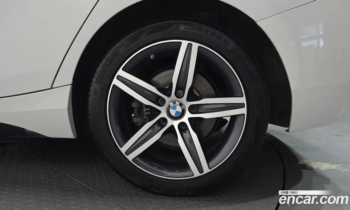 BMW 1 серия 2017 2.0 автомат (гидро), фото 6