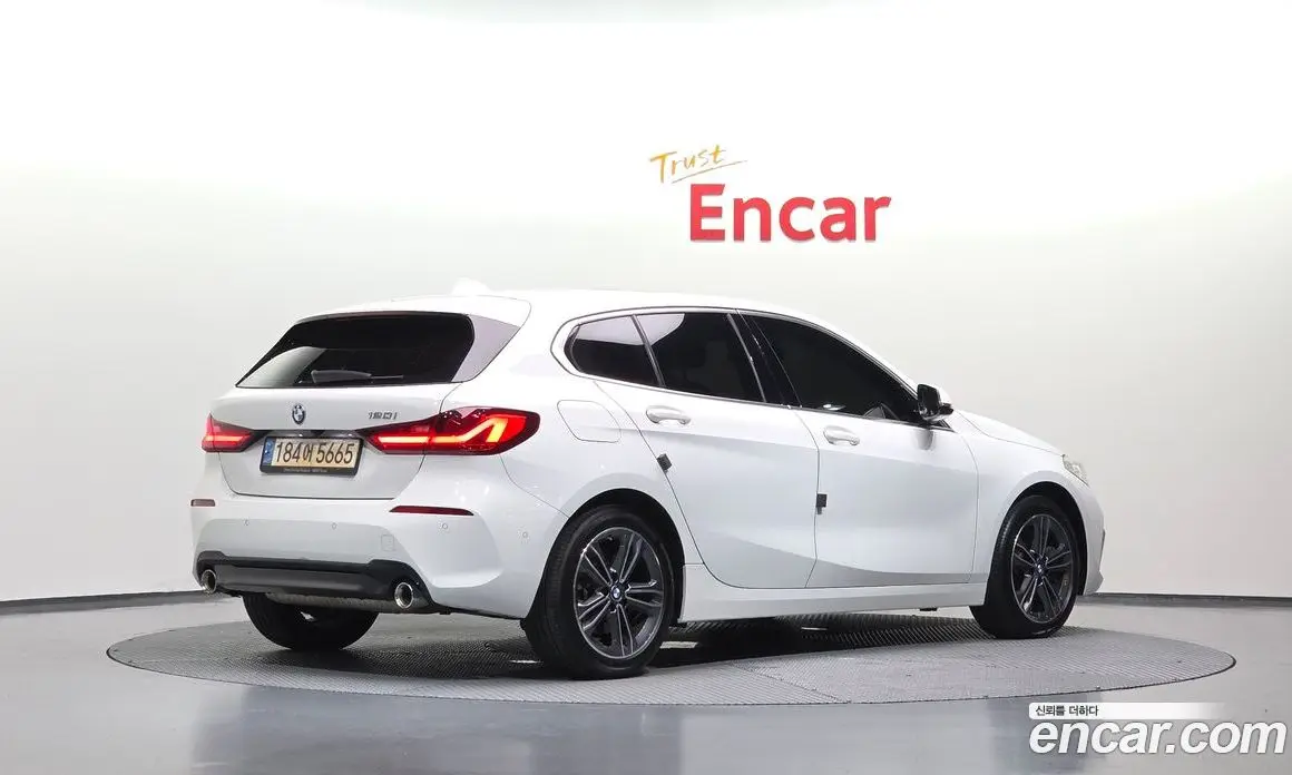 BMW 1 серия 2021 2.0 автомат (гидро), фото 2 BMW 1 серия 2021 2.0 автомат (гидро), фото 2