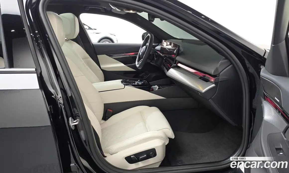 BMW 5 серия 2025 2.0 автомат (гидро), фото 16