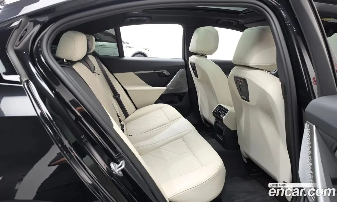 BMW 5 серия 2025 2.0 автомат (гидро), фото 17