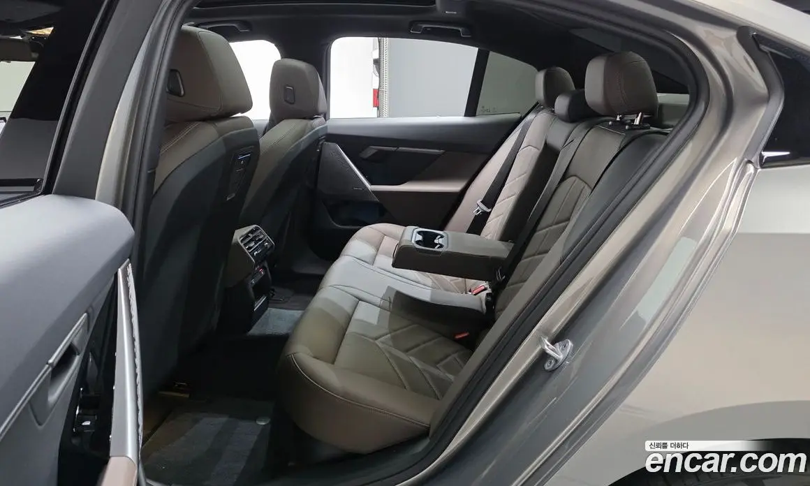 BMW 5 серия 2025 2.0 автомат (гидро), фото 15 BMW 5 серия 2025 2.0 автомат (гидро), фото 15
