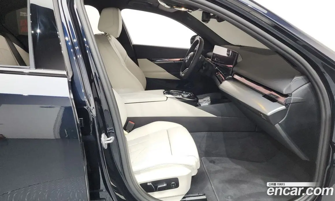 BMW 5 серия 2025 2.0 автомат (гидро), фото 16 BMW 5 серия 2025 2.0 автомат (гидро), фото 16