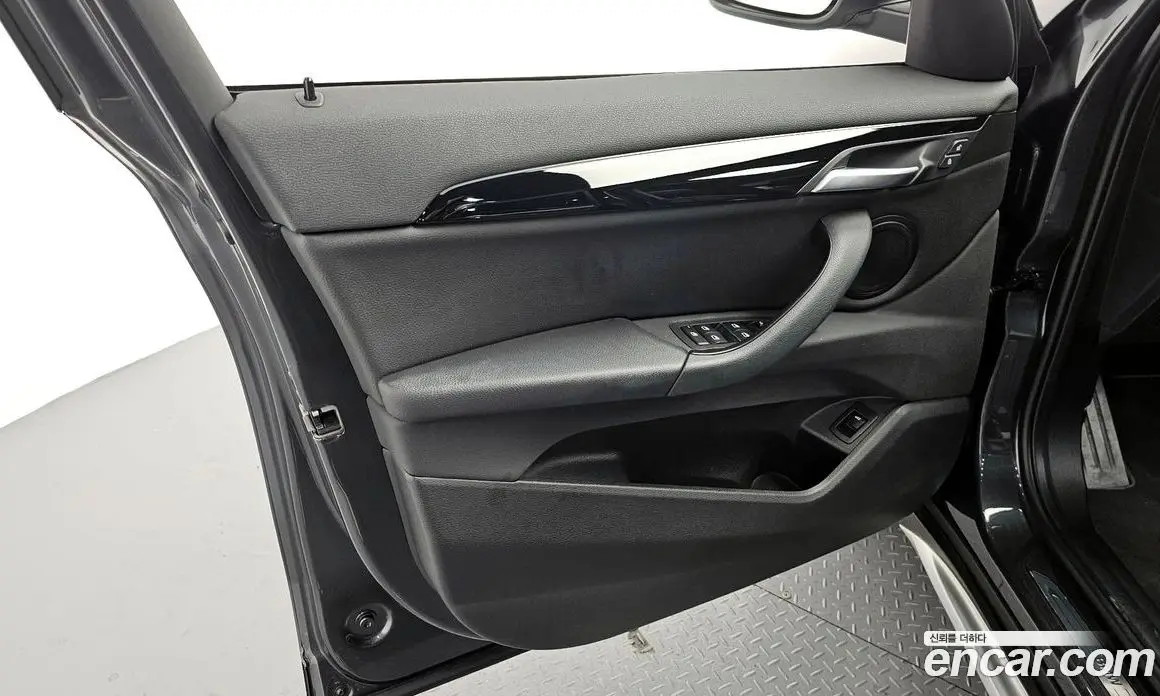 BMW X1 2022 2.0 автомат (гидро), фото 14