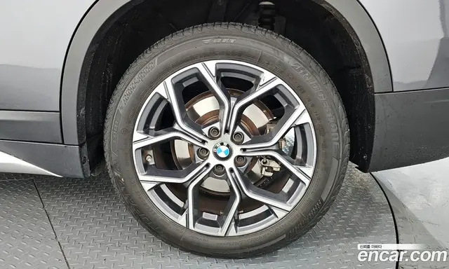 BMW X1 2022 2.0 автомат (гидро), миниатюра 7