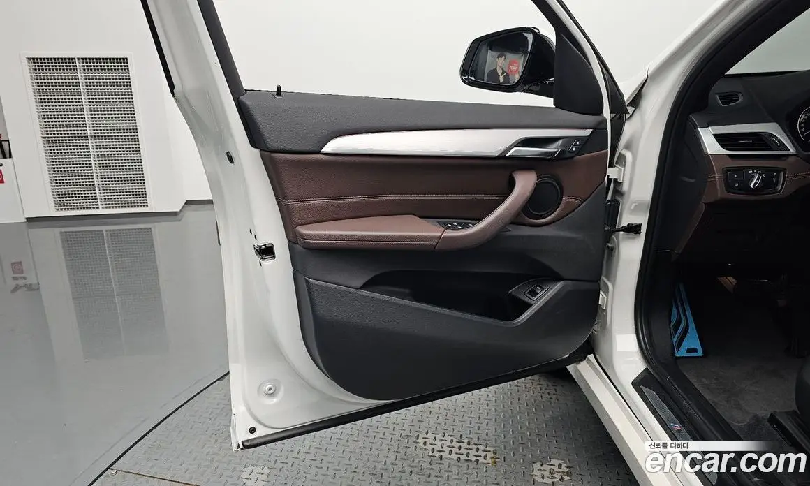 BMW X1 2022 2.0 автомат (гидро), фото 13