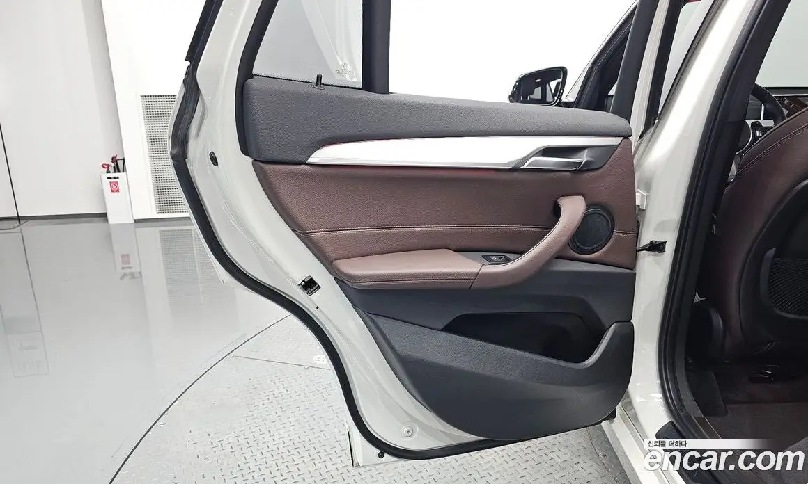 BMW X1 2022 2.0 автомат (гидро), фото 14