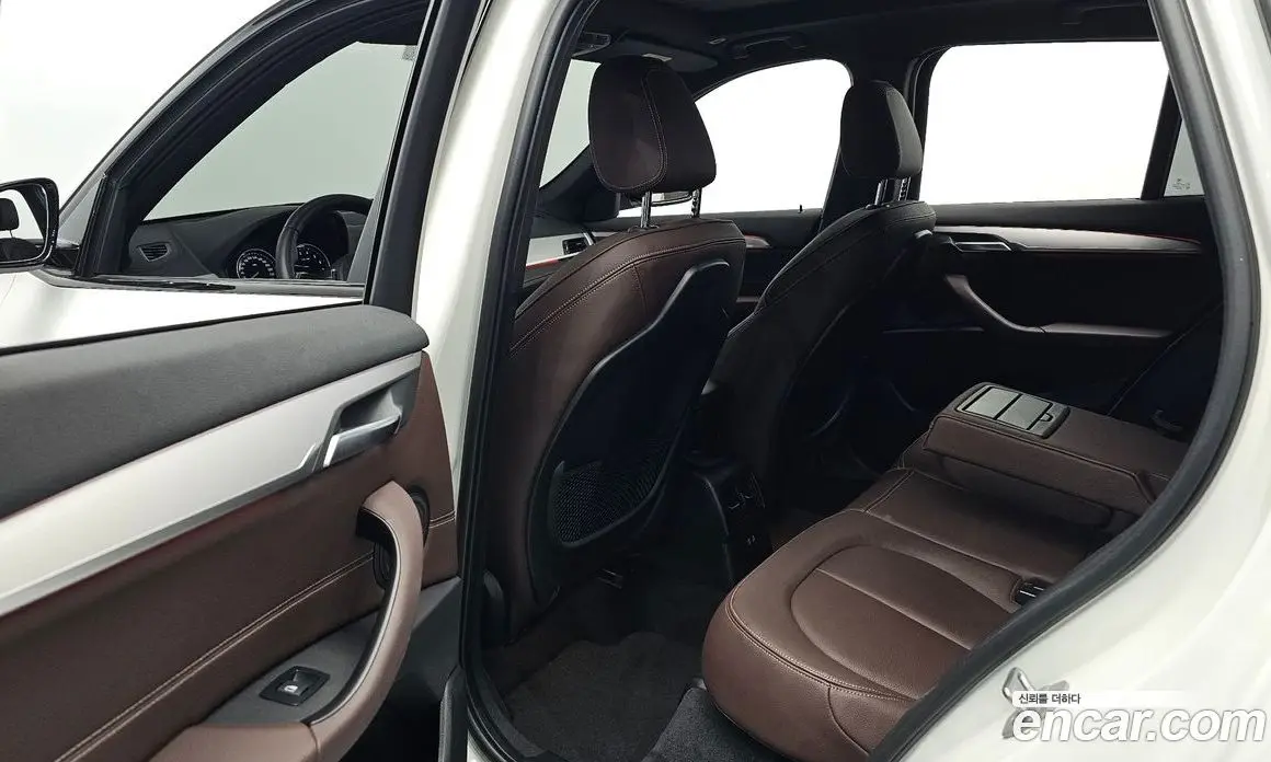 BMW X1 2022 2.0 автомат (гидро), фото 16