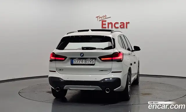 BMW X1 2022 2.0 автомат (гидро), миниатюра 3