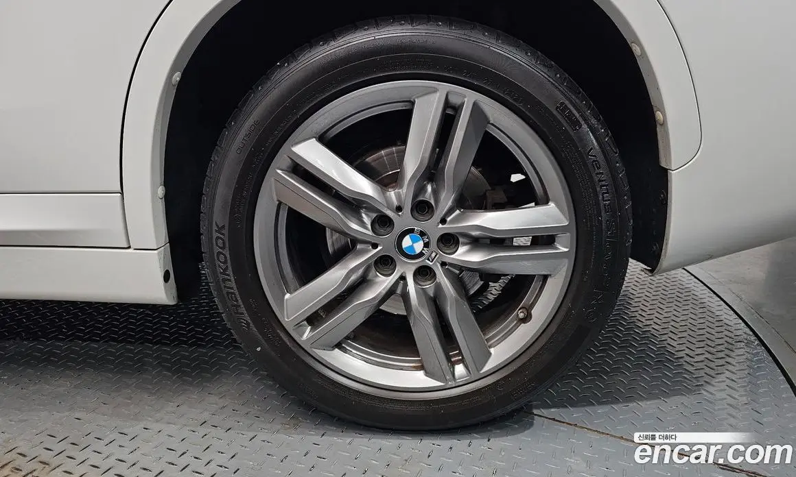 BMW X1 2022 2.0 автомат (гидро), фото 6