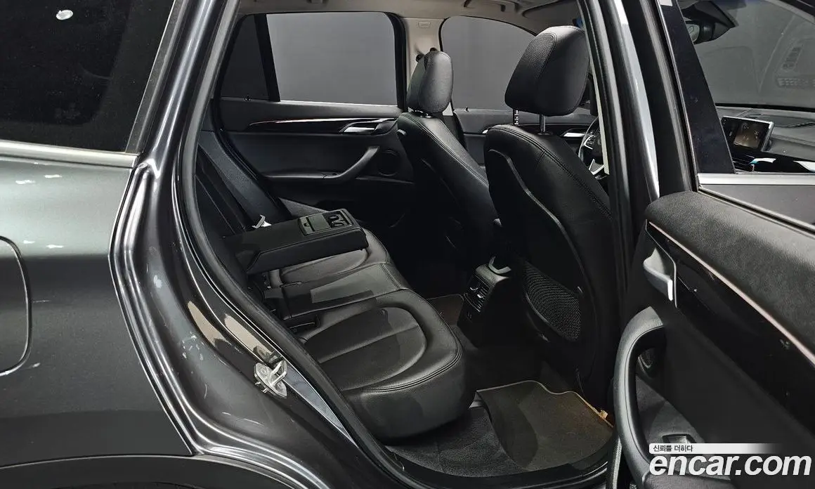 BMW X1 2022 2.0 автомат (гидро), фото 13