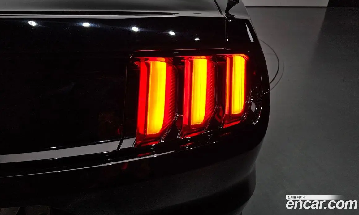 Ford Mustang 2017 2.3 автомат (гидро), фото 9 Ford Mustang 2017 2.3 автомат (гидро), фото 9