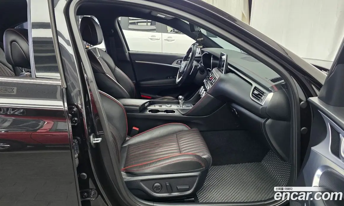 Genesis G70 2018 2.0 автомат (гидро), фото 17 Genesis G70 2018 2.0 автомат (гидро), фото 17