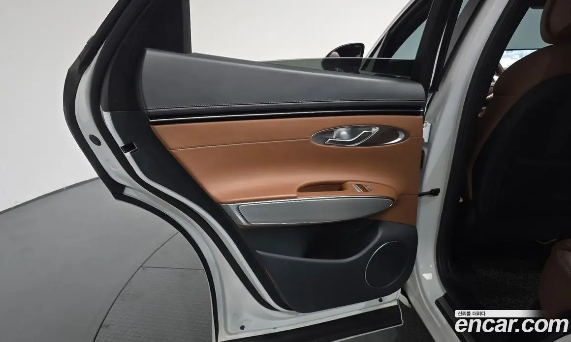 Genesis GV70 2021 2.5 автомат (гидро), фото 14 Genesis GV70 2021 2.5 автомат (гидро), фото 14
