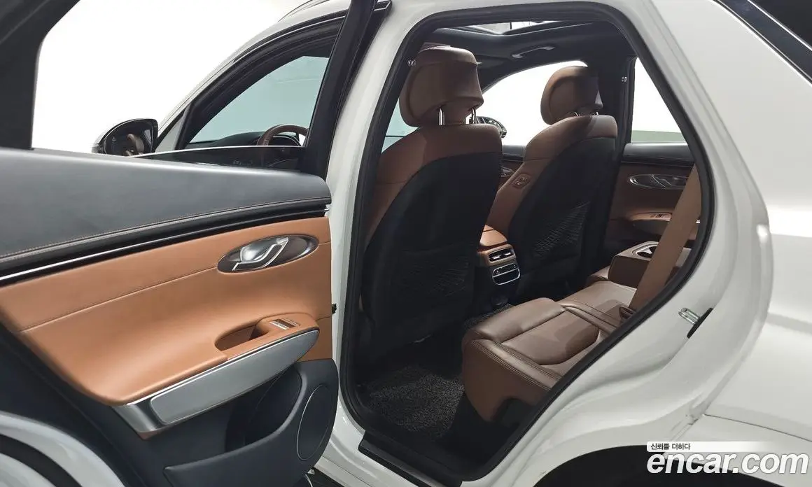 Genesis GV70 2021 2.5 автомат (гидро), фото 15 Genesis GV70 2021 2.5 автомат (гидро), фото 15