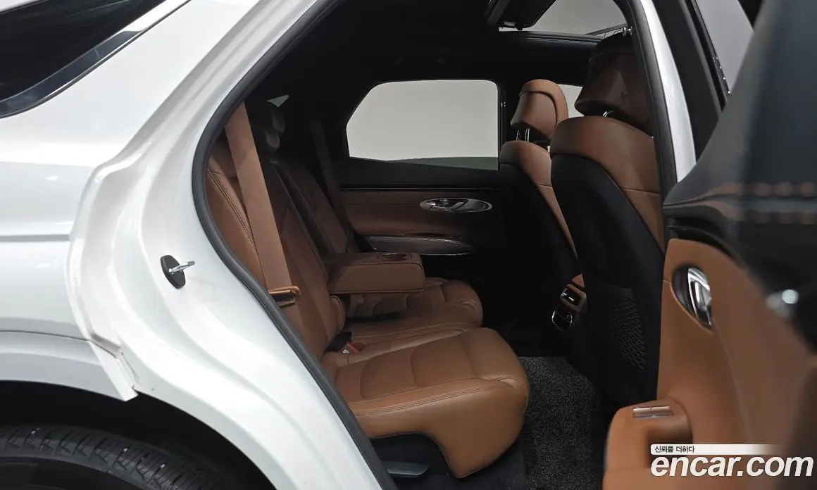 Genesis GV70 2021 2.5 автомат (гидро), фото 17 Genesis GV70 2021 2.5 автомат (гидро), фото 17