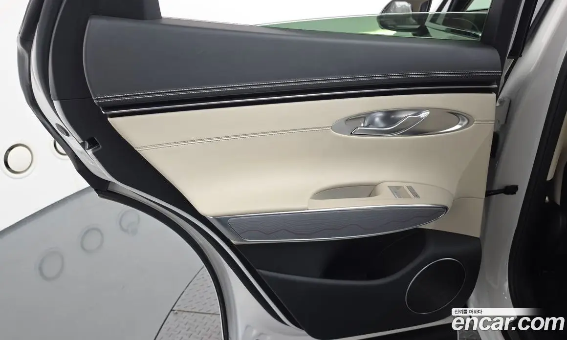 Genesis GV70 2023 2.5 автомат (гидро), фото 15 Genesis GV70 2023 2.5 автомат (гидро), фото 15