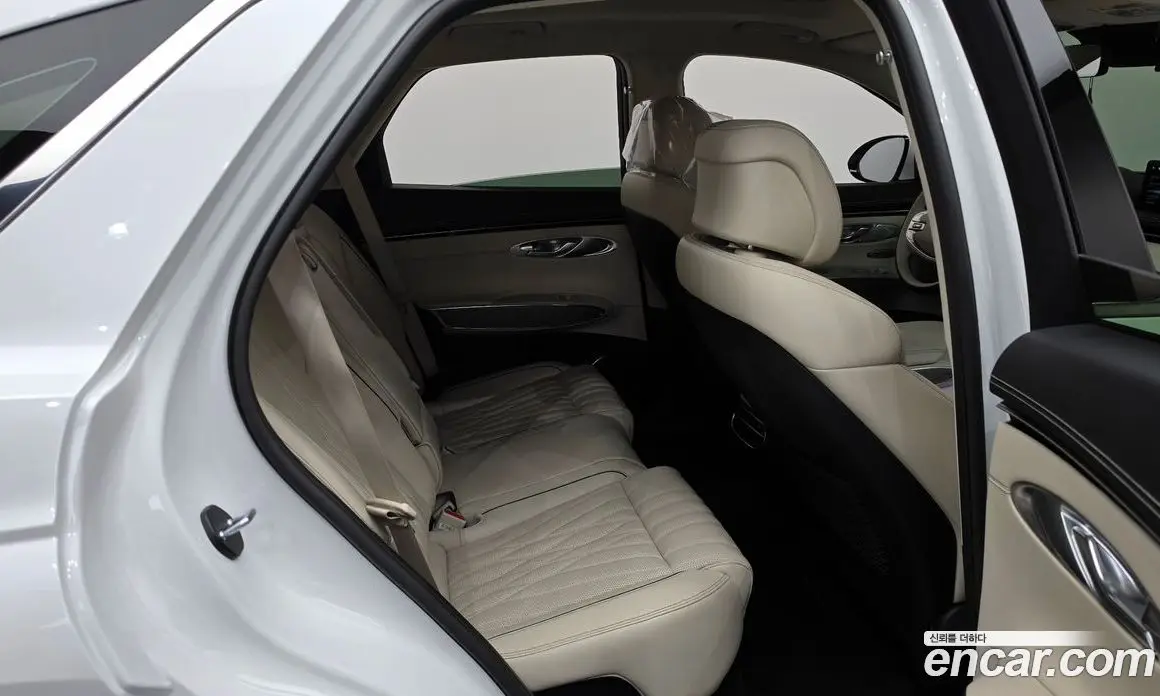Genesis GV70 2023 2.5 автомат (гидро), фото 17 Genesis GV70 2023 2.5 автомат (гидро), фото 17