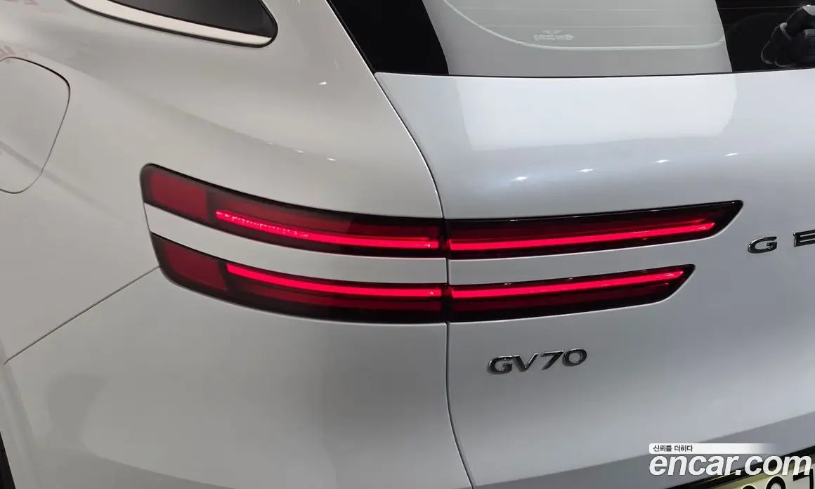Genesis GV70 2023 2.5 автомат (гидро), фото 9 Genesis GV70 2023 2.5 автомат (гидро), фото 9