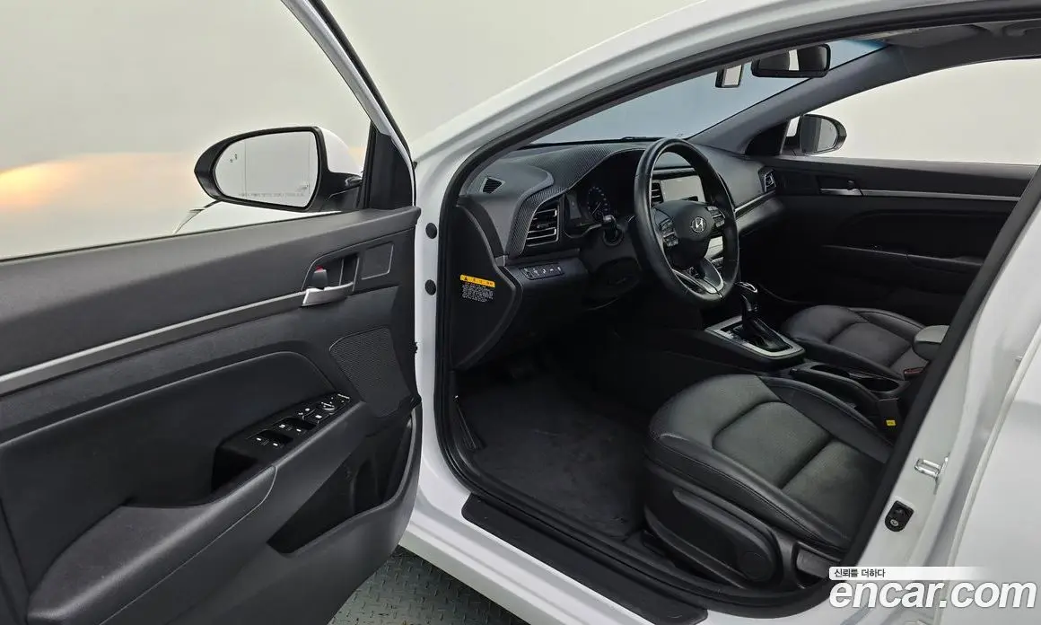 Hyundai Avante 2019 1.6 автомат (гидро), фото 13