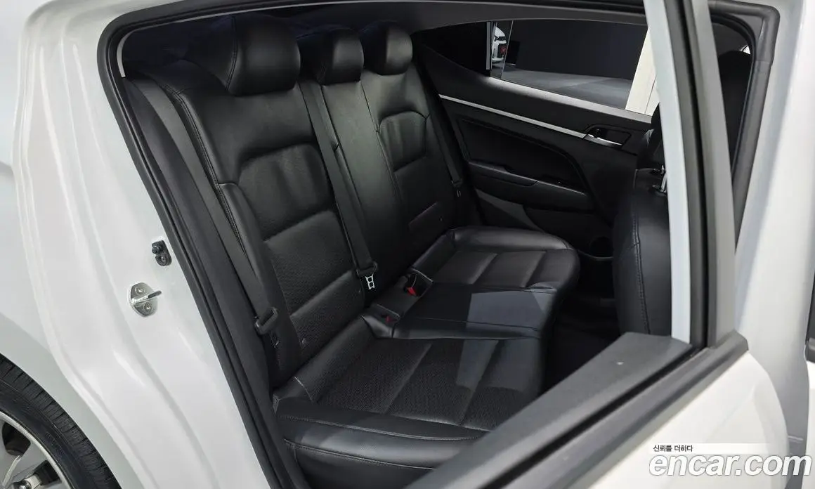 Hyundai Avante 2019 1.6 автомат (гидро), фото 16