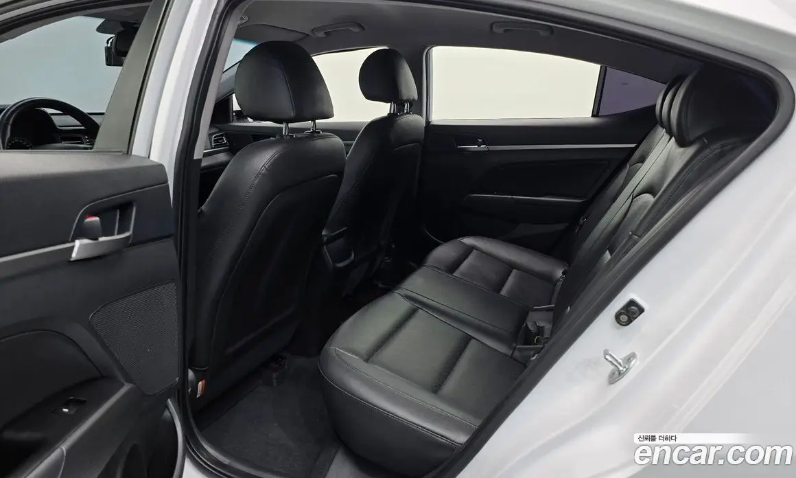Hyundai Avante 2019 1.6 автомат (гидро), фото 18