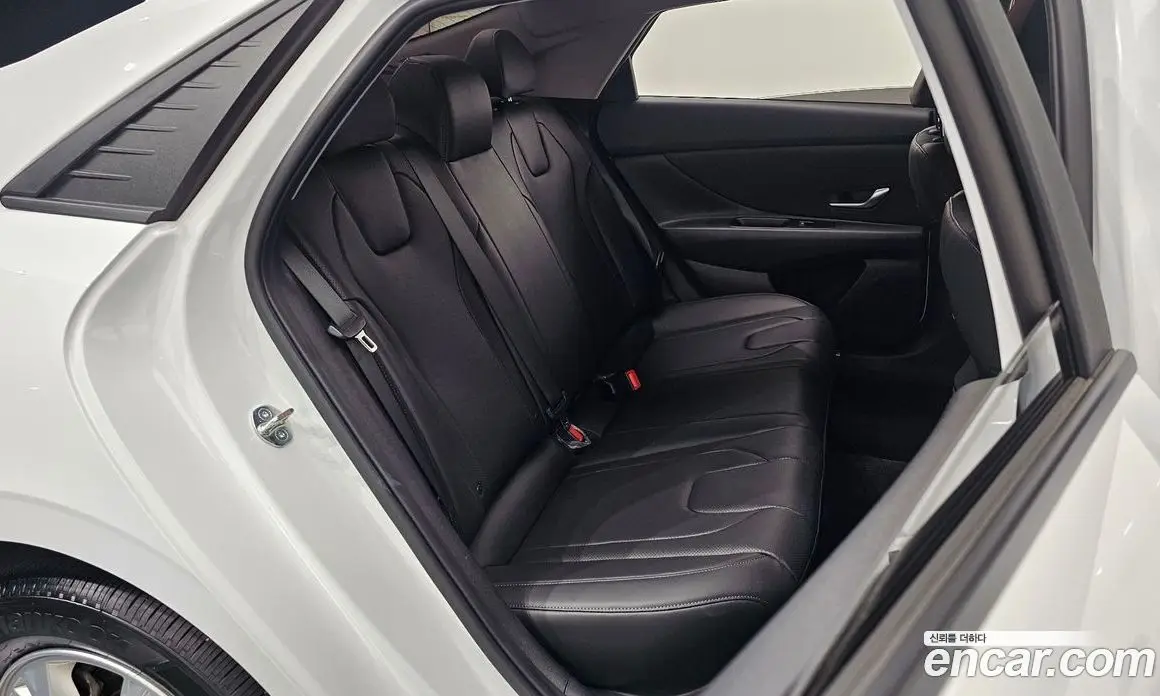 Hyundai Avante 2022 1.6 автомат (гидро), фото 17