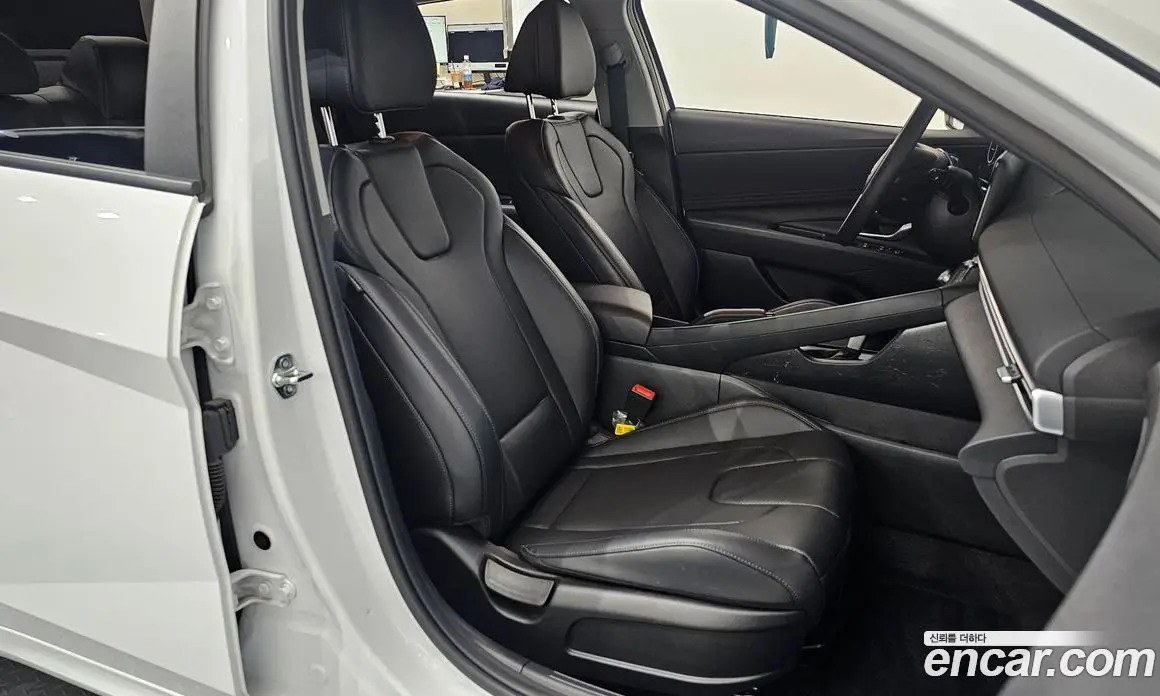 Hyundai Avante 2022 1.6 автомат (гидро), фото 18