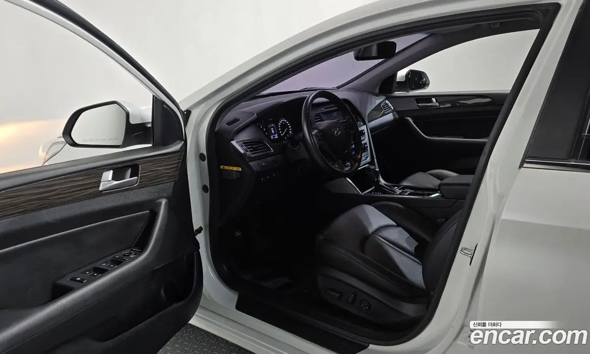 Hyundai Sonata 2015 2.0 автомат (гидро), фото 12