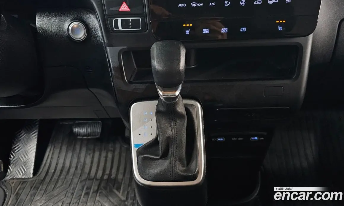 Hyundai Staria 2023 2.2 автомат (гидро), фото 11