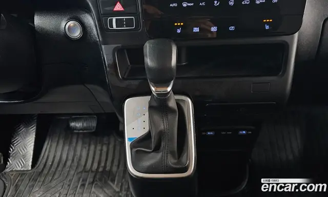 Hyundai Staria 2023 2.2 автомат (гидро), миниатюра 11