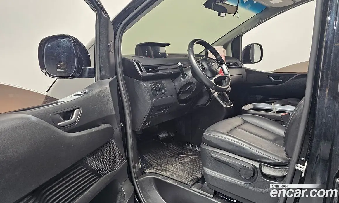 Hyundai Staria 2023 2.2 автомат (гидро), фото 12