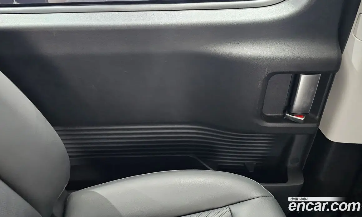 Hyundai Staria 2023 2.2 автомат (гидро), фото 14