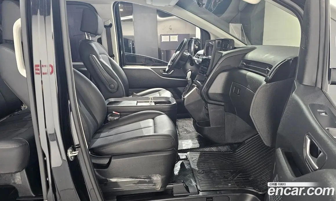 Hyundai Staria 2023 2.2 автомат (гидро), фото 15