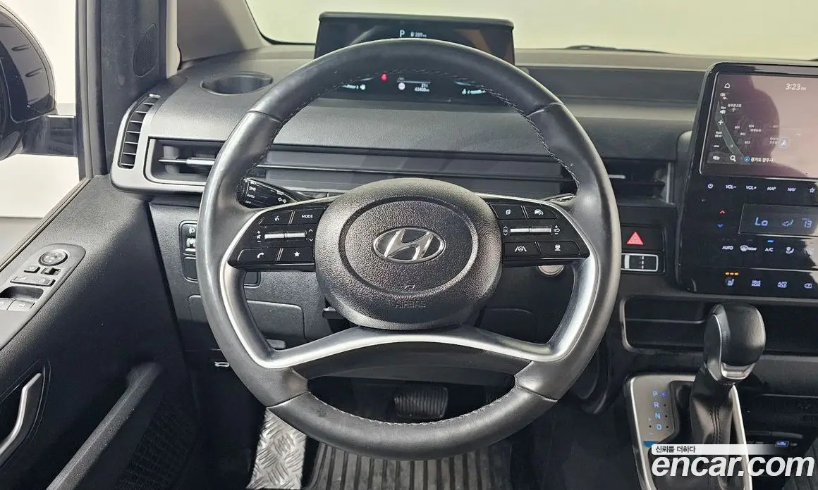 Hyundai Staria 2023 2.2 автомат (гидро), фото 17