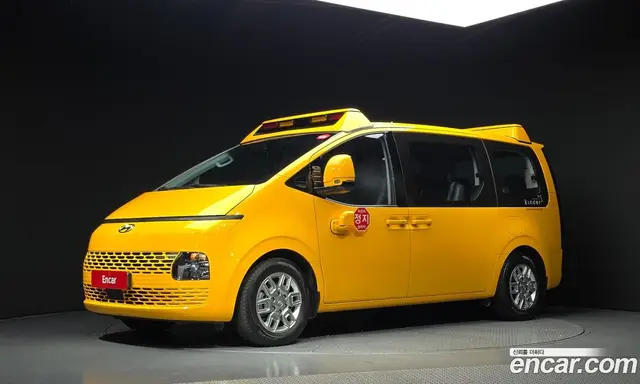Hyundai Staria, 2024, 9 938 км