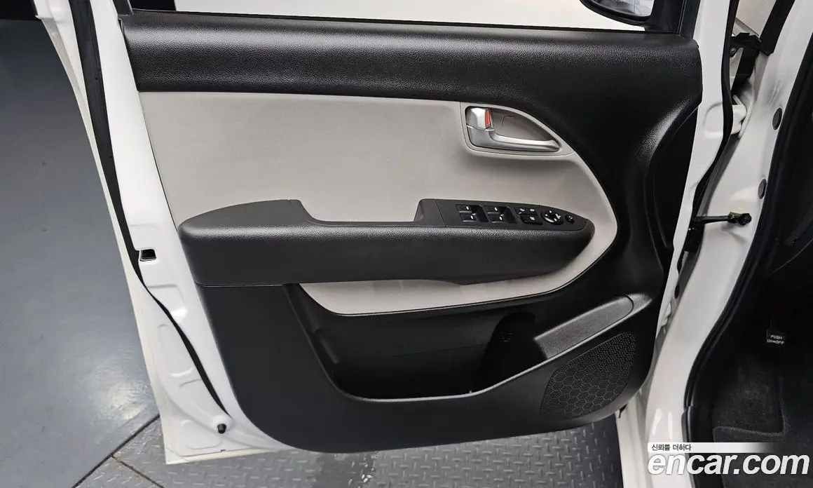 Kia Ray 2022 1.0 автомат (гидро), фото 14