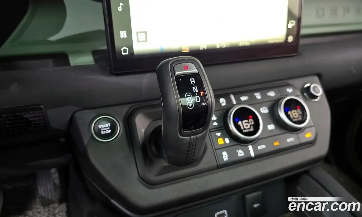 Land Rover Defender 2023 3.0 автомат (гидро), фото 12