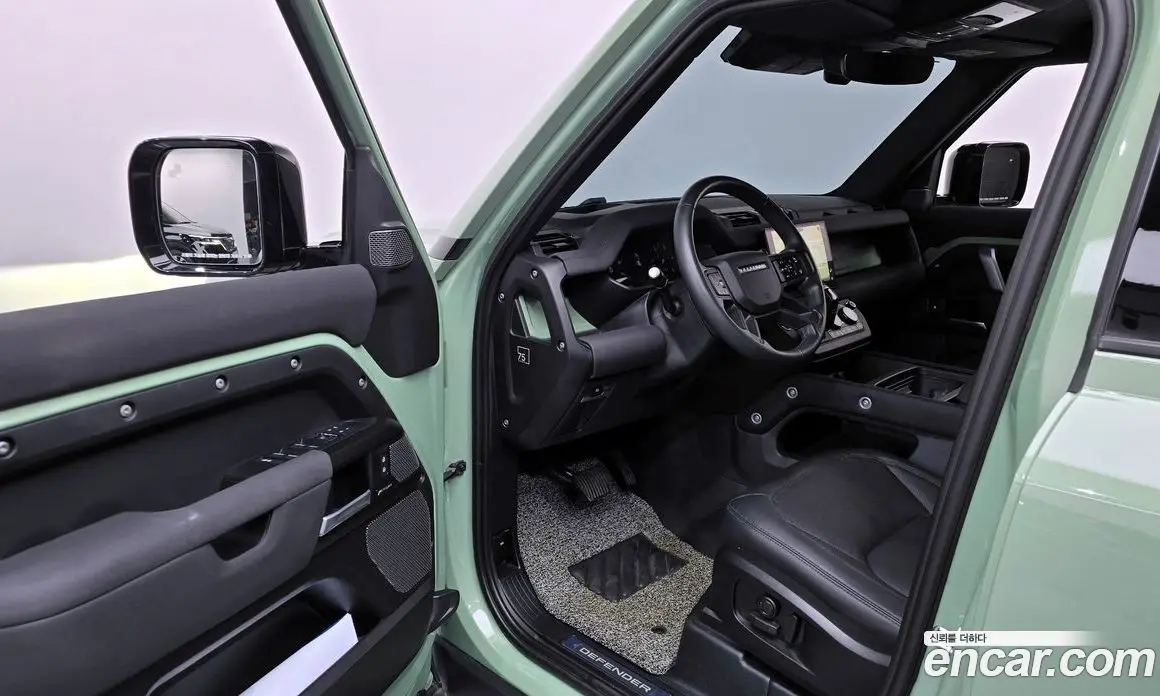 Land Rover Defender 2023 3.0 автомат (гидро), фото 13