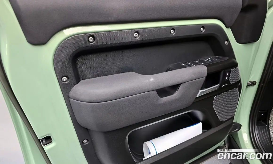 Land Rover Defender 2023 3.0 автомат (гидро), фото 14