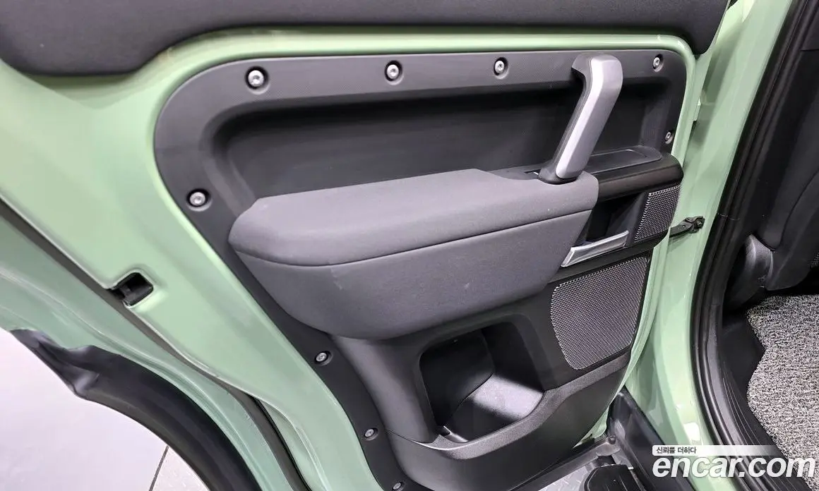 Land Rover Defender 2023 3.0 автомат (гидро), фото 15