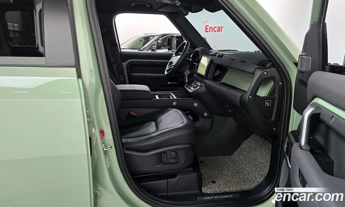 Land Rover Defender 2023 3.0 автомат (гидро), фото 16