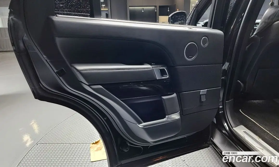 Land Rover Range Rover 2017 4.4 автомат (гидро), фото 15 Land Rover Range Rover 2017 4.4 автомат (гидро), фото 15