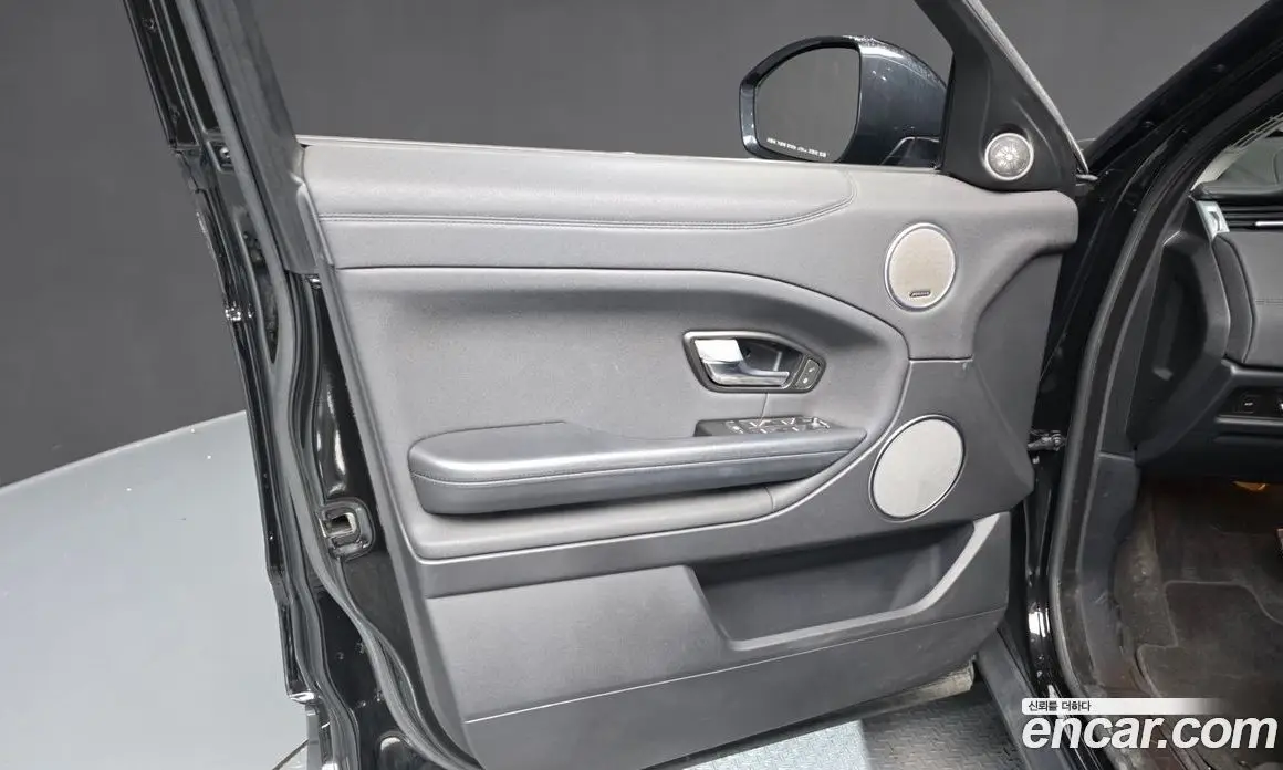 Land Rover Range Rover Evoque 2019 2.0 автомат (гидро), фото 13 Land Rover Range Rover Evoque 2019 2.0 автомат (гидро), фото 13