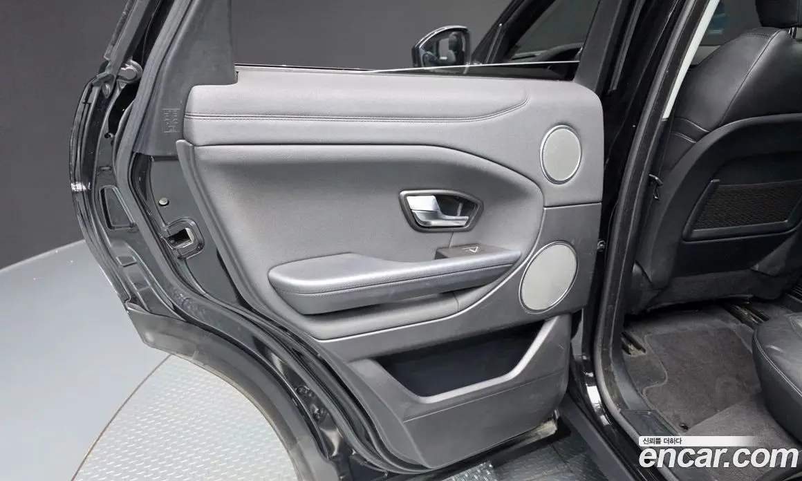 Land Rover Range Rover Evoque 2019 2.0 автомат (гидро), фото 14 Land Rover Range Rover Evoque 2019 2.0 автомат (гидро), фото 14