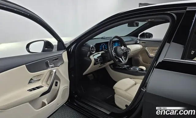 Mercedes-Benz A-Class 2020 2.0 автомат (гидро), миниатюра 12