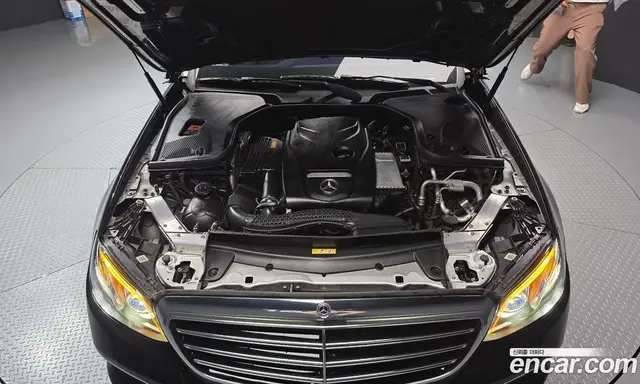 Mercedes-Benz E-Class 2017 2.0 автомат (гидро), миниатюра 6