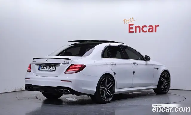 Mercedes-Benz E-Class 2018 4.0 автомат (гидро), миниатюра 2