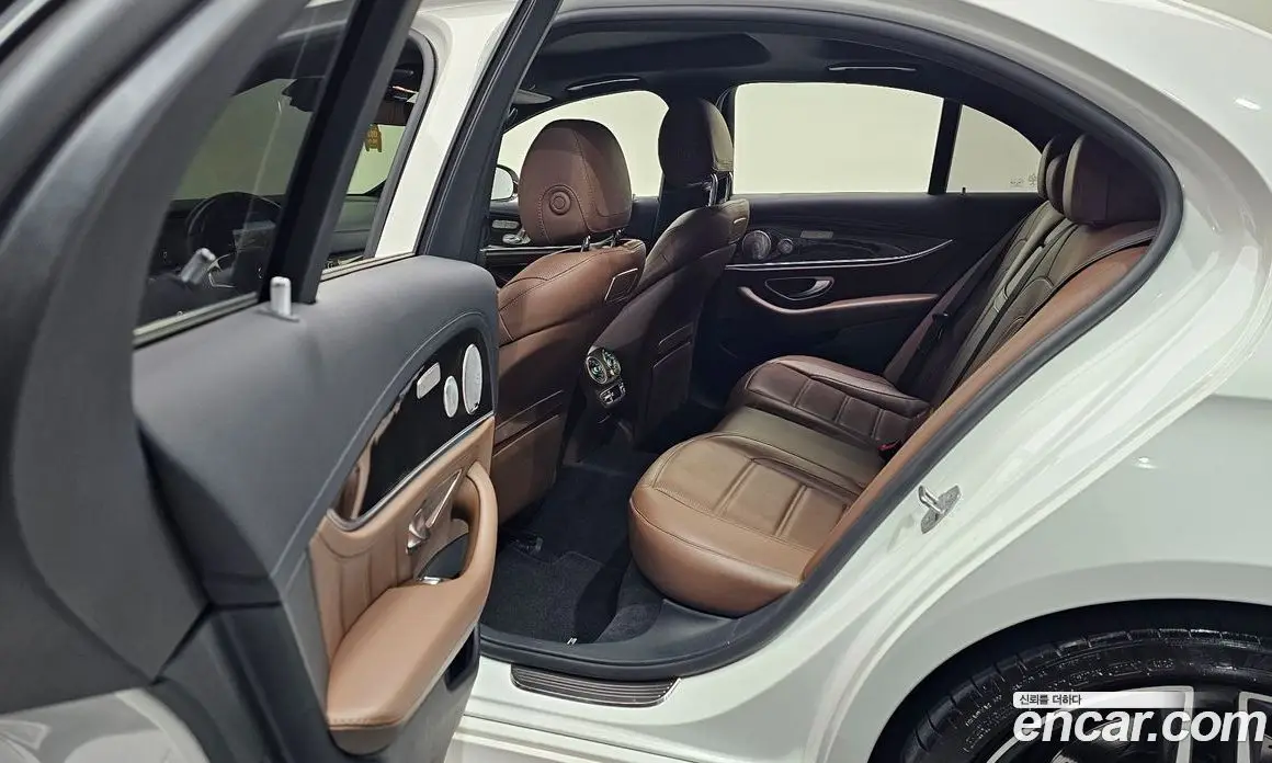 Mercedes-Benz E-Class 2018 4.0 автомат (гидро), фото 16