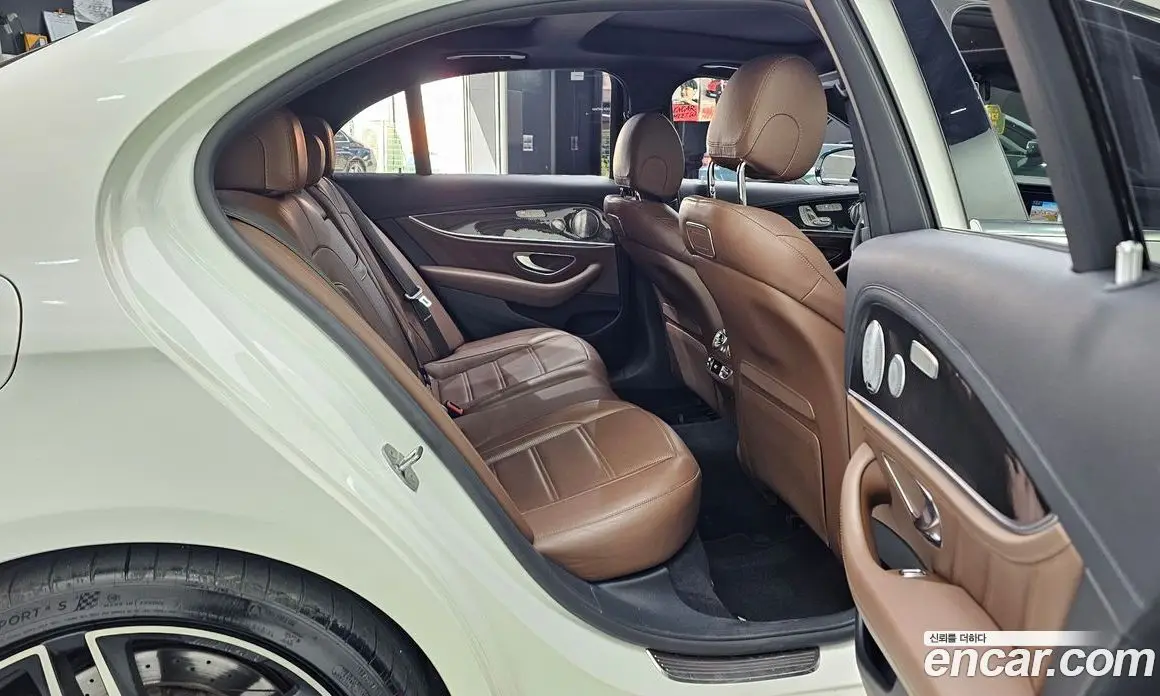 Mercedes-Benz E-Class 2018 4.0 автомат (гидро), фото 18