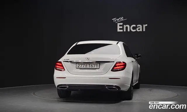 Mercedes-Benz E-Class 2020 2.0 автомат (гидро), миниатюра 3